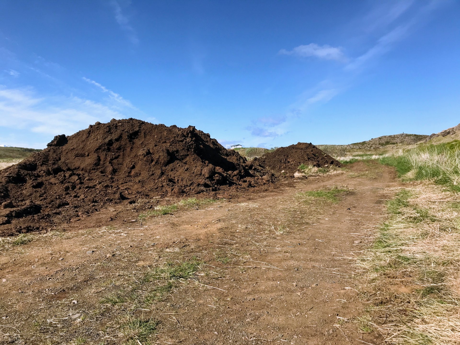Mold í beðin fyrir íbúa bæjarins