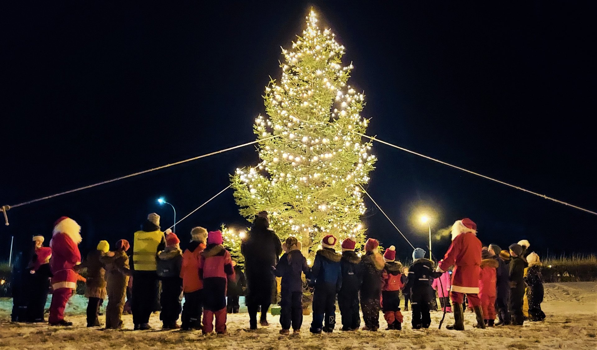 Jólaljós tendruð í Hólmgarði mánudaginn 2. desember