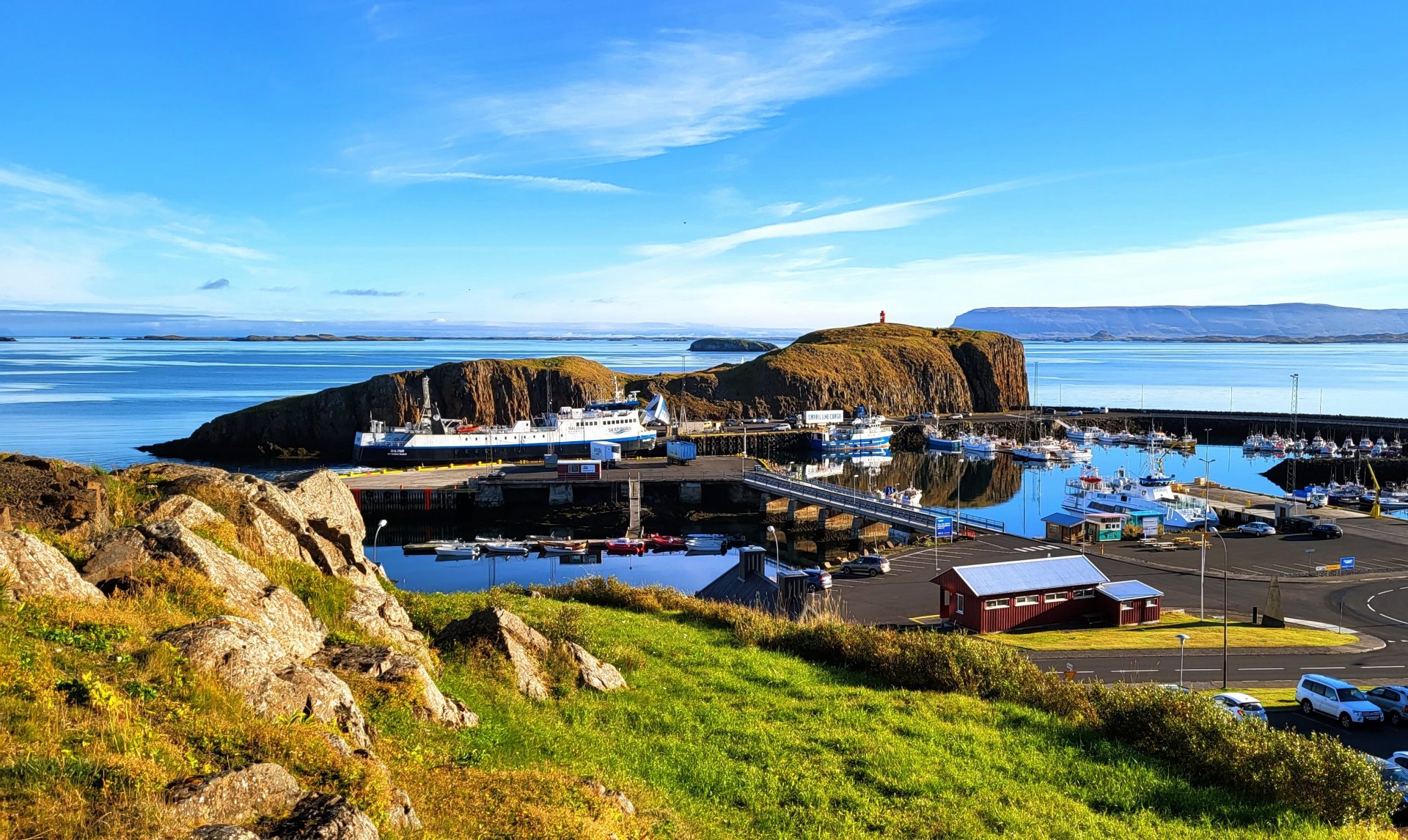 Súgandisey í septemberklæðunum.