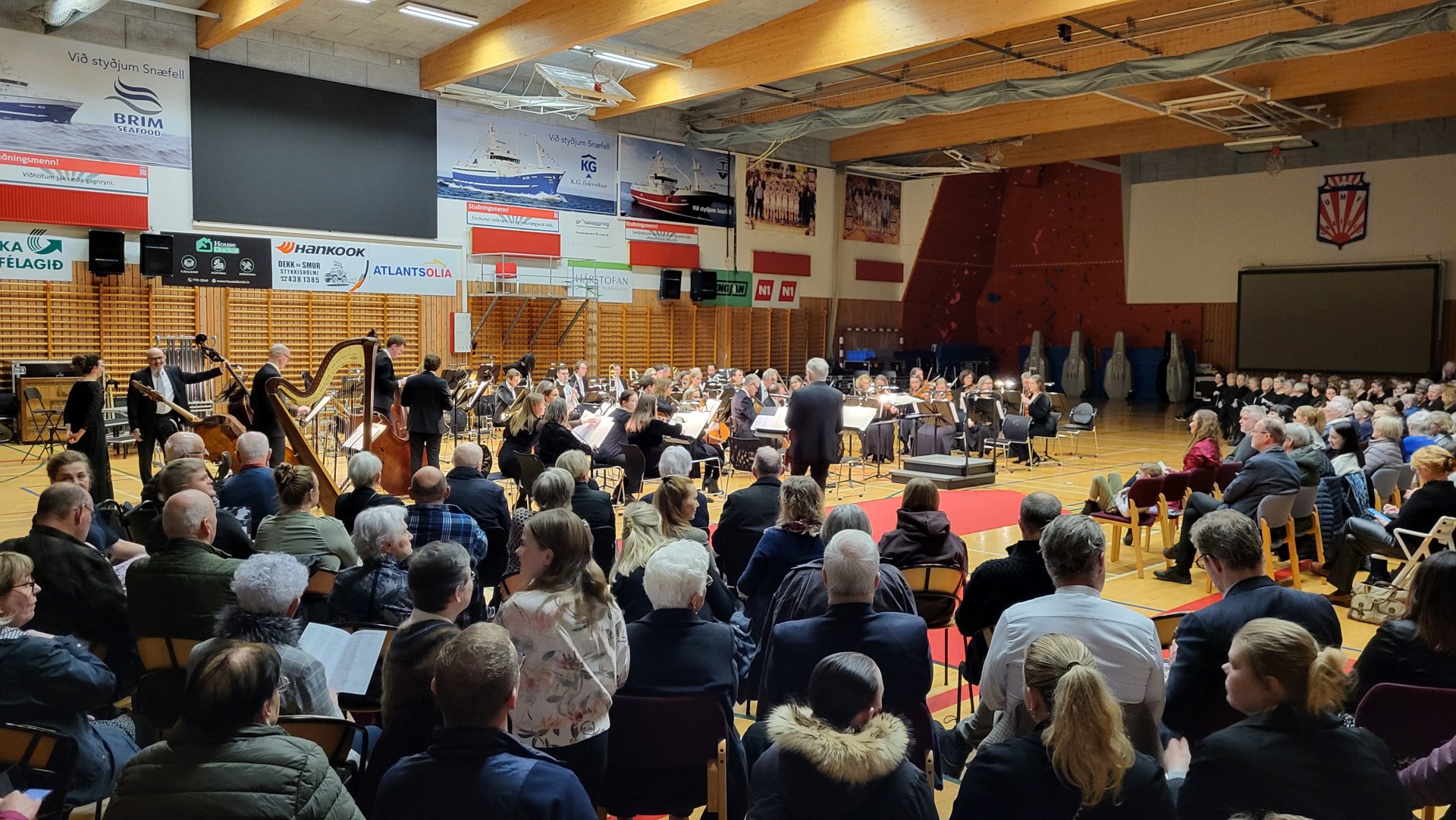 Sinfóníuhljómsveit Íslands í Hólminum.