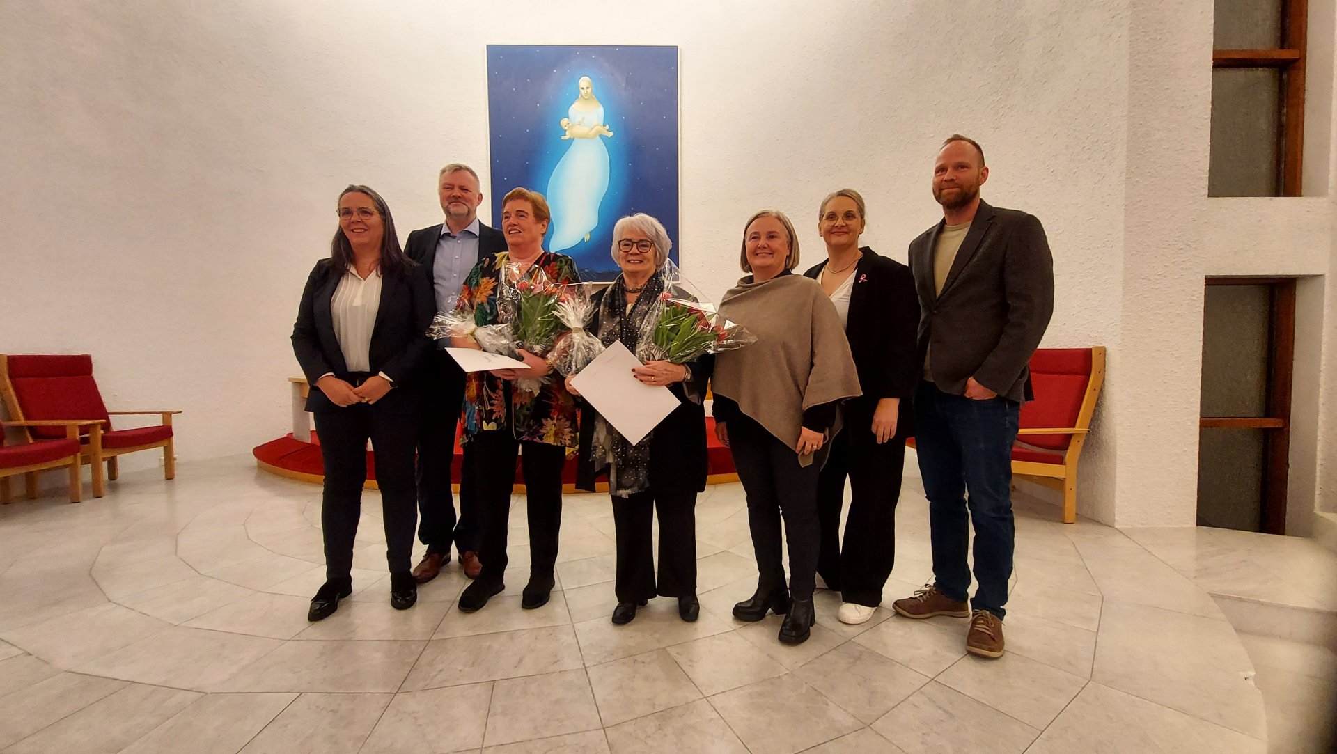 Svanborg og Gréta ásamt bæjarfulltrúum.