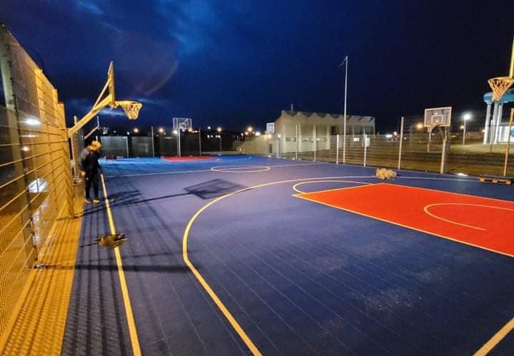 Körfuboltavöllur í litum Snæfells