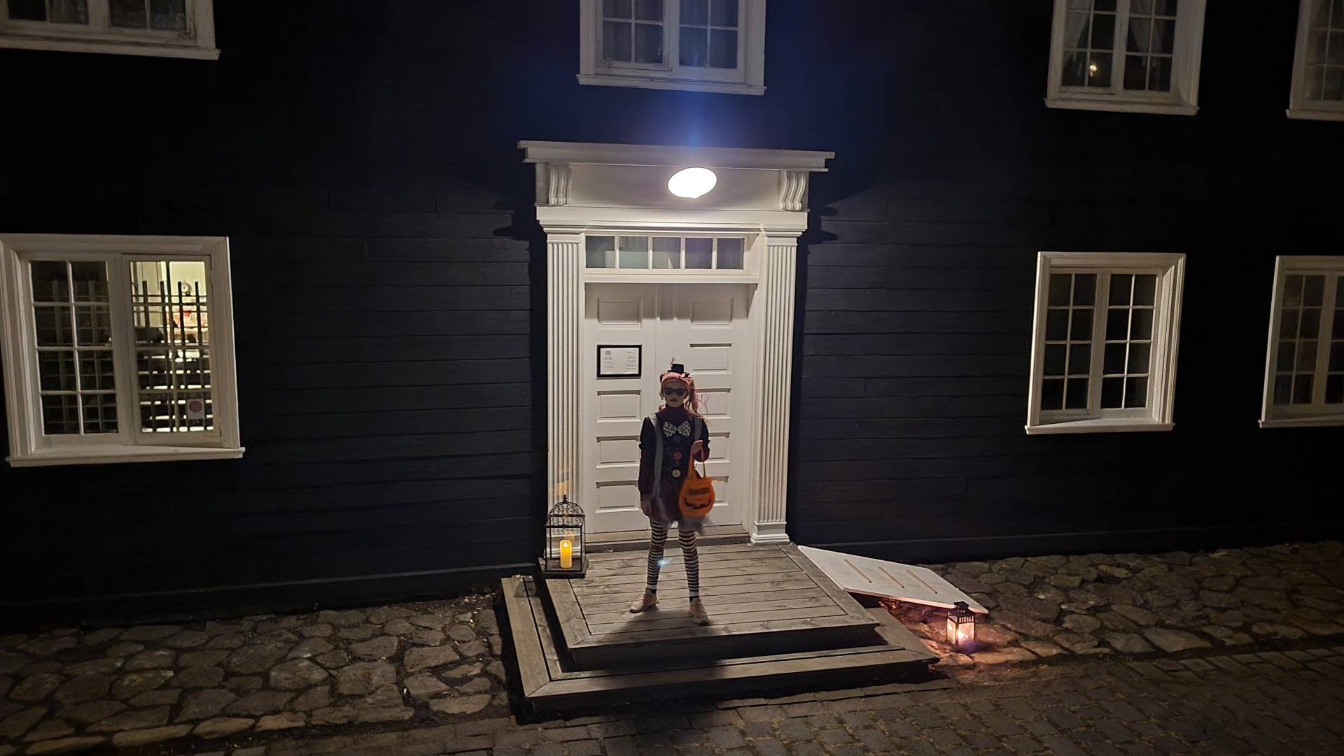 Draugur við Norska húsið.