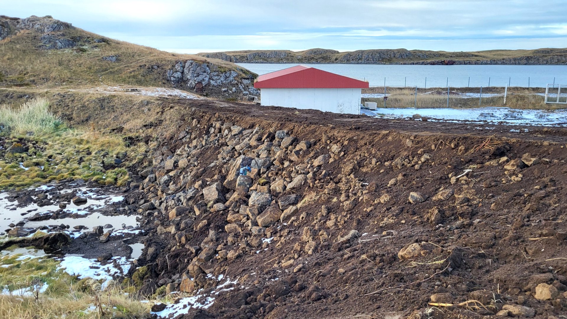Búið er að móta landslag í samræmi við framtíðarskipulag um gönguleiðir á svæðinu.