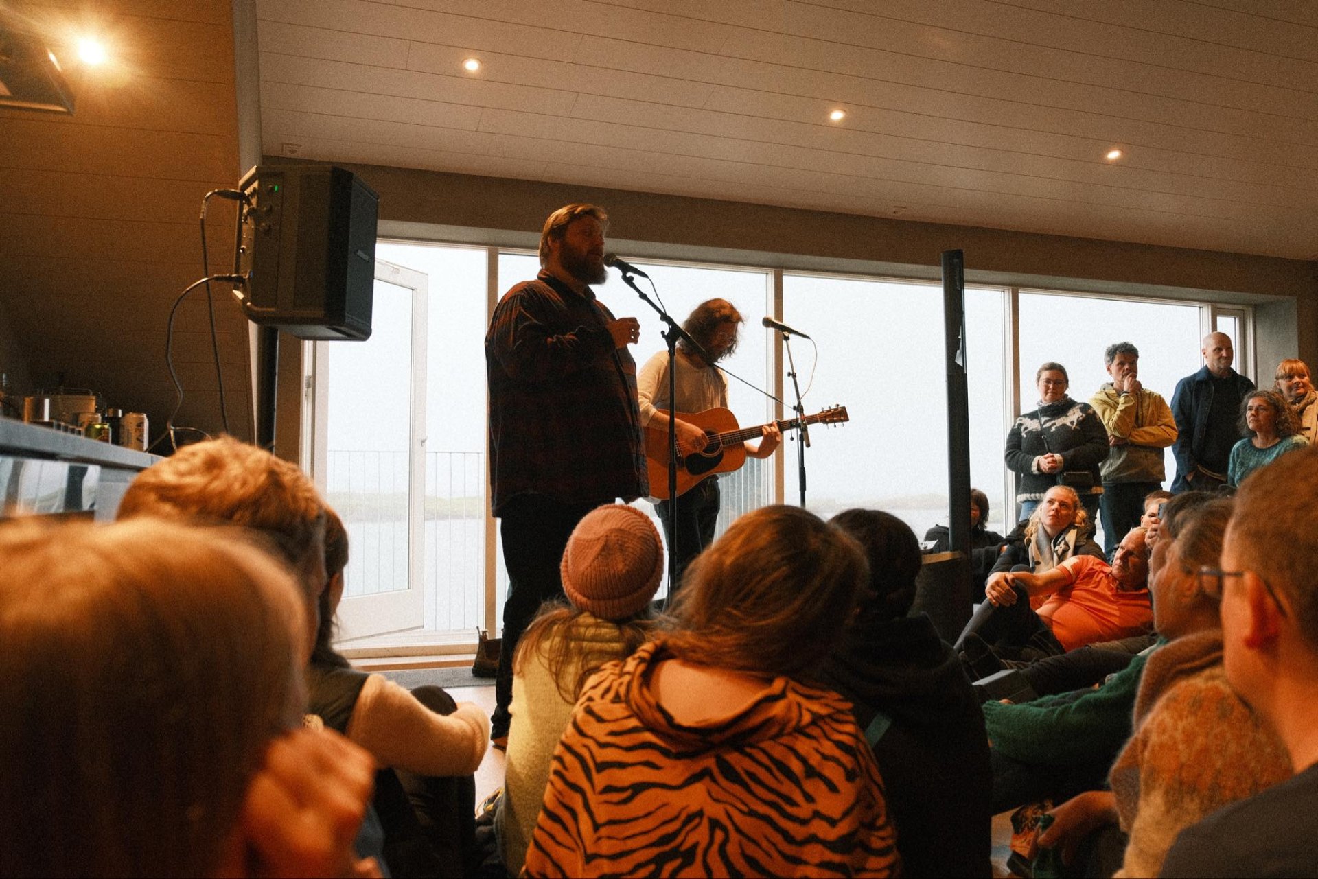 Valdimar spilaði í gömlu verbúðinni á Reitarvegi í fyrra.