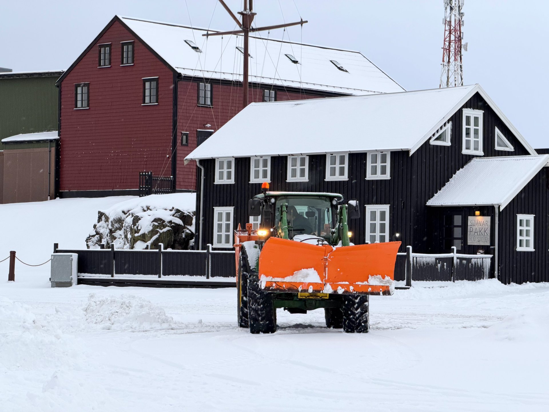 Snjómokstur í Hólminum.
