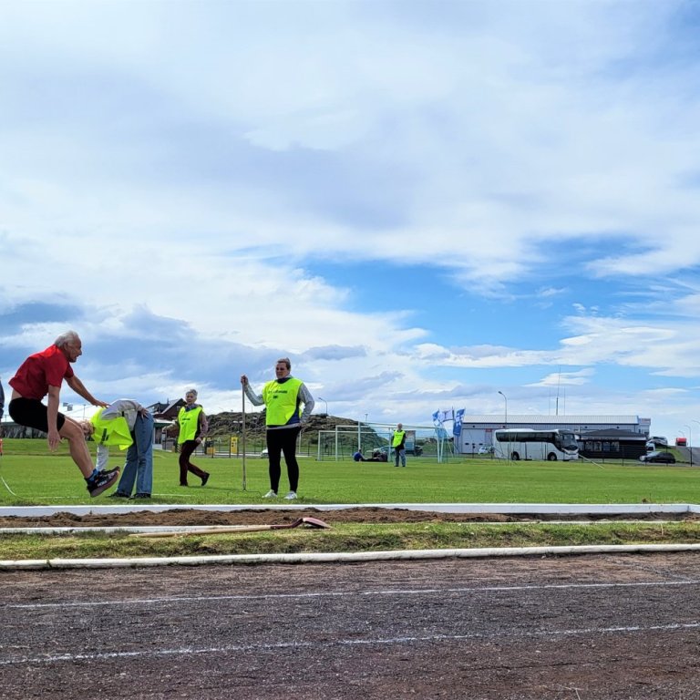 Keppt í langstökki