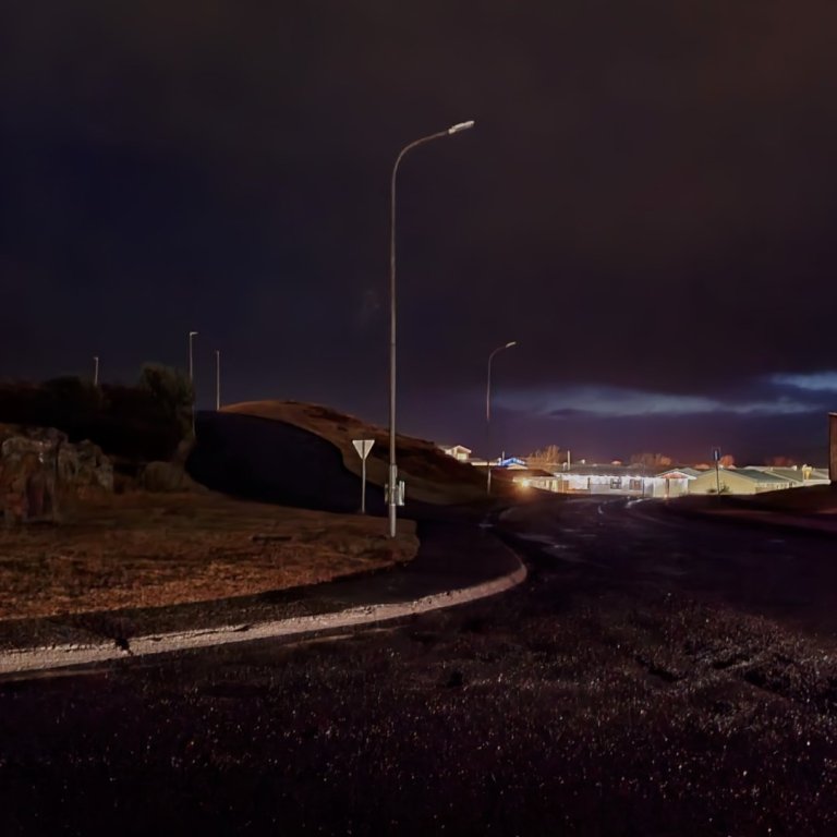 Unnið er að viðgerð á götulýsingu við Borgarbraut
