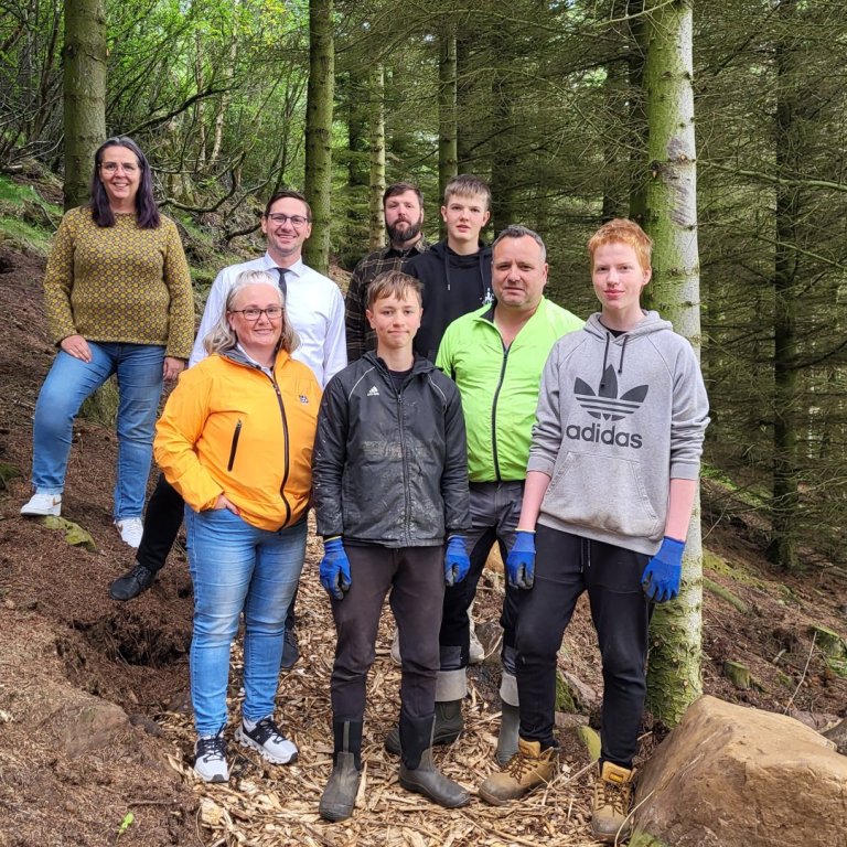 Nýjir stígar við Grensás teknir út.