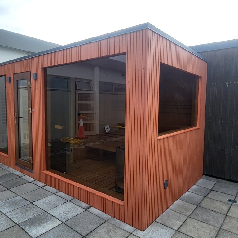 Þessi glæsilegi klefi er kominn á sinn stað