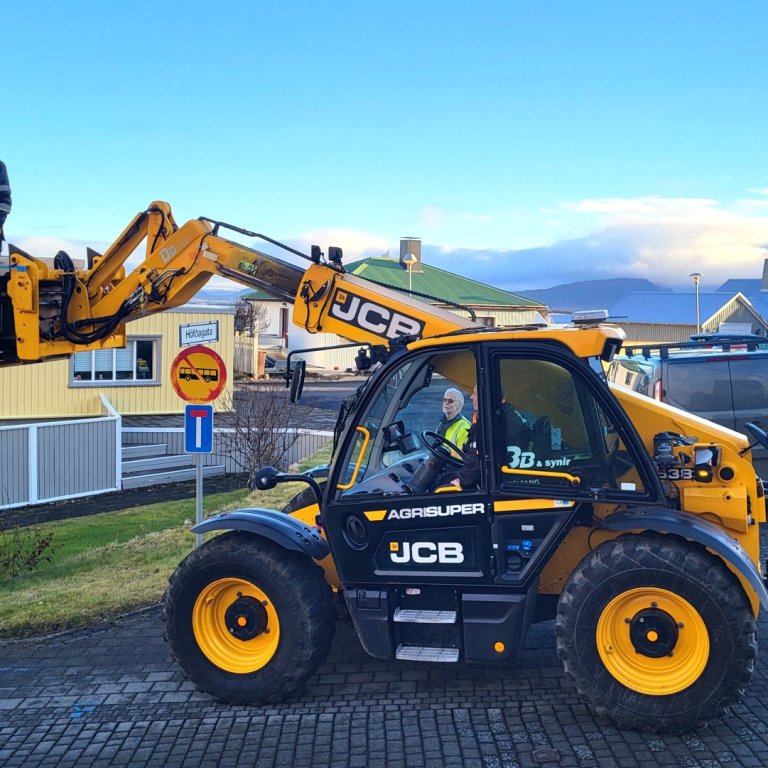 Hilmar rafvirki lýsir upp skammdegið