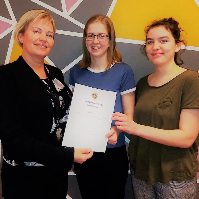 Lionsklúbburinn Harpa Stykkishólmi gaf X-inu 150.000 kr.