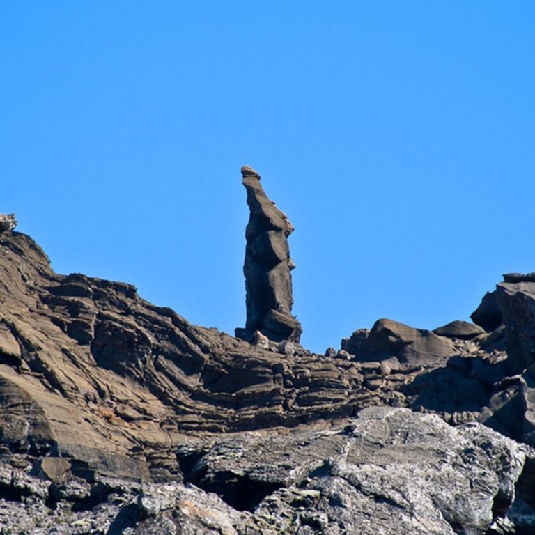 Grjóthrun úr sjálfri kerlingunni í Kerlingarskarði