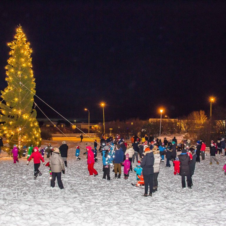Ljósin tendruð á Jólatrénu frá Drammen kl. 18:00 mánudaginn 3. desember