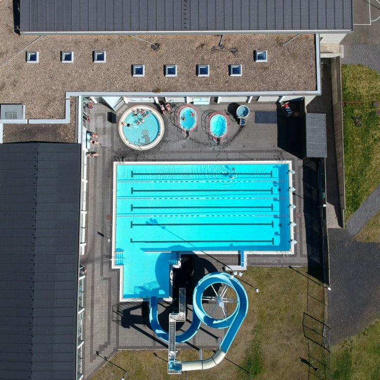 Sundlaugin opin á ný