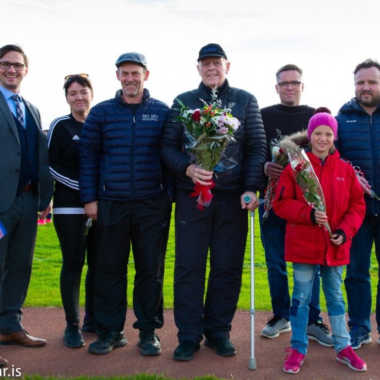 Ný stúkusæti vígð við hátíðlega athöfn