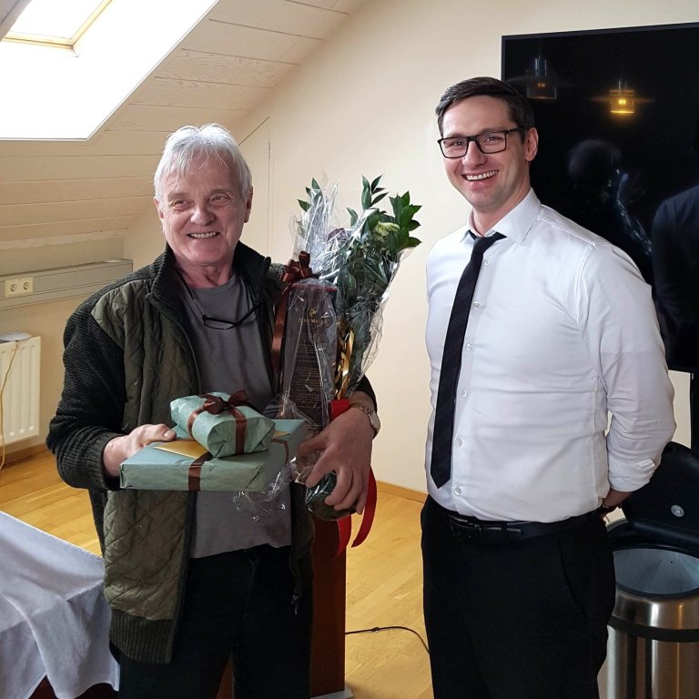 Bergur ásamt bæjarstjóra.