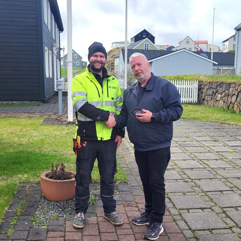 Dagur Emilsson og Höskuldur Reynir byggingarfulltrúi sem líkur stöfum í sumar.