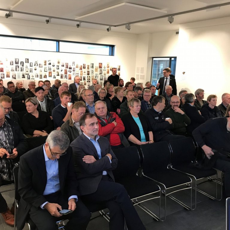 Hátt í hundrað manns mættu á íbúafund í gær