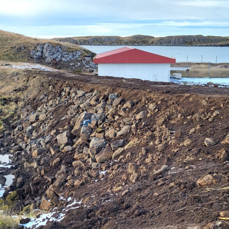 Búið er að móta landslag í samræmi við framtíðarskipulag um gönguleiðir á svæðinu.