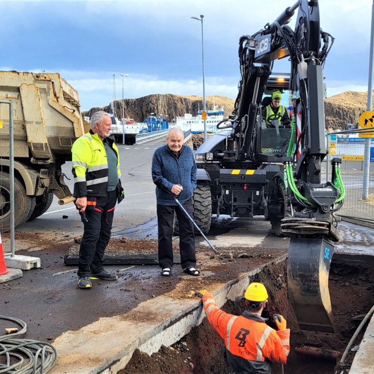 Högni Bæringsson segir þeim til.