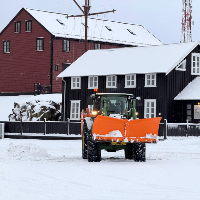 Snjómokstur í Hólminum.