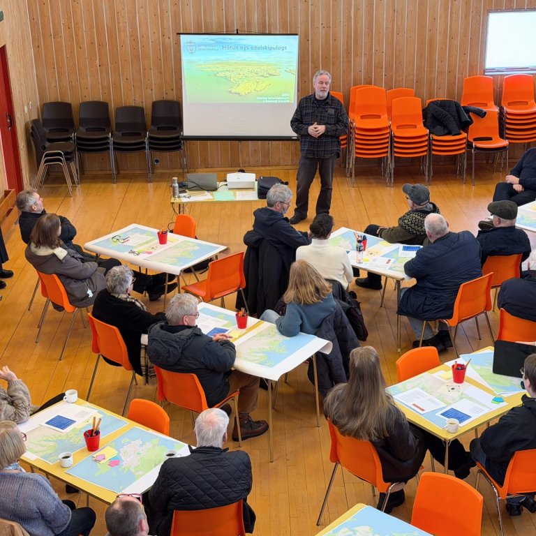 Vel sóttur íbúafundur á Skildi