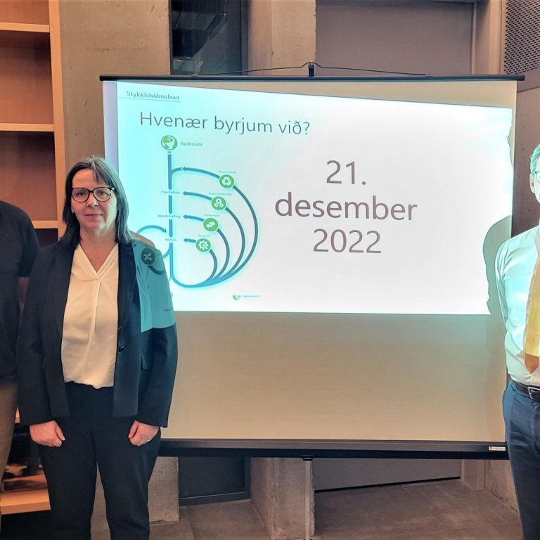 forstjóri ÍGF ásamt forseta bæjarstjórnar og bæjarstjóra