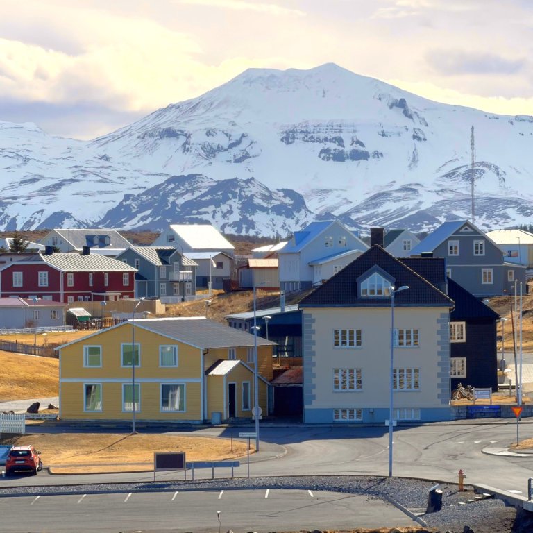 Tillaga um launalækkun og aukið aðhald samþykkt samhljóða