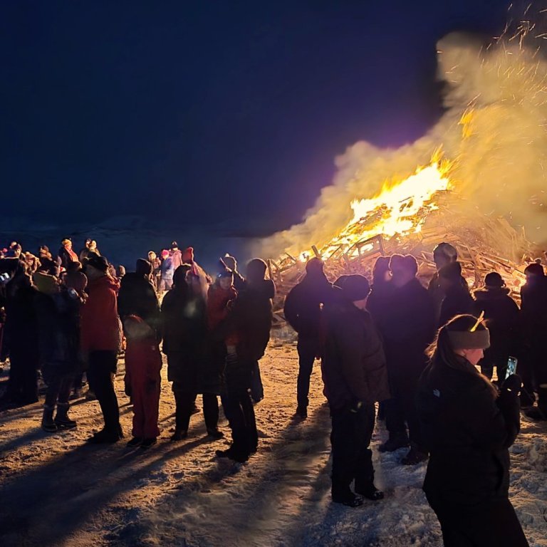 Þrettándabrenna og friðarganga