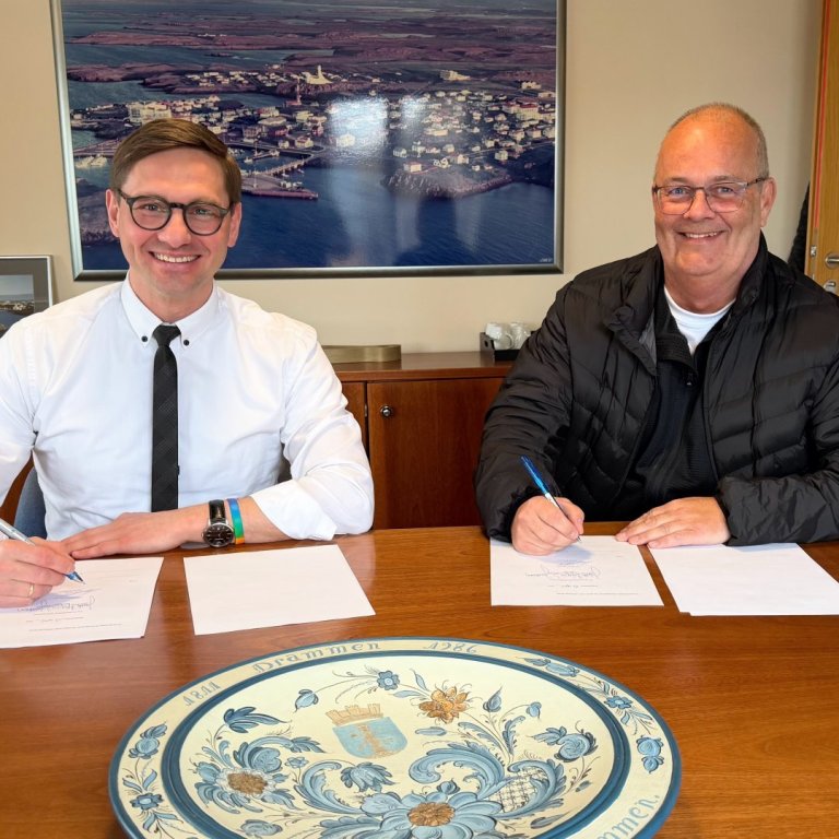 Jakob Björgvin, bæjarstjóri og Sævar Harðarson, framkvæmdastjóri Skipavíkur ehf.