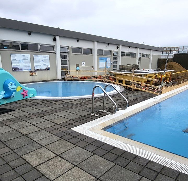 Framkvæmdir við potta í fullum gangi