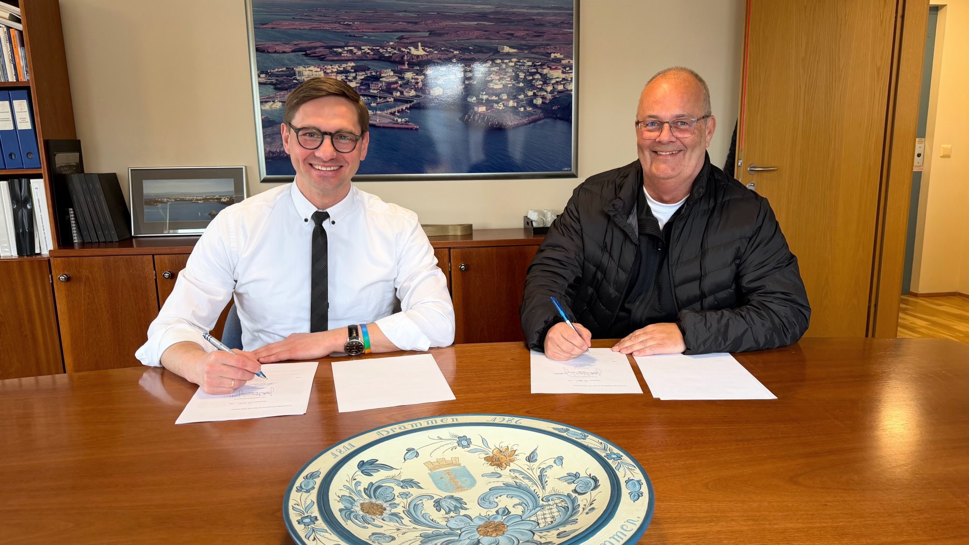 Jakob Björgvin, bæjarstjóri og Sævar Harðarson, framkvæmdastjóri Skipavíkur ehf.